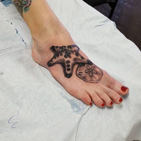 tatuagem no pé new school
