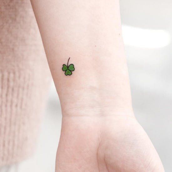 Tatuagem minimalista no Pulso