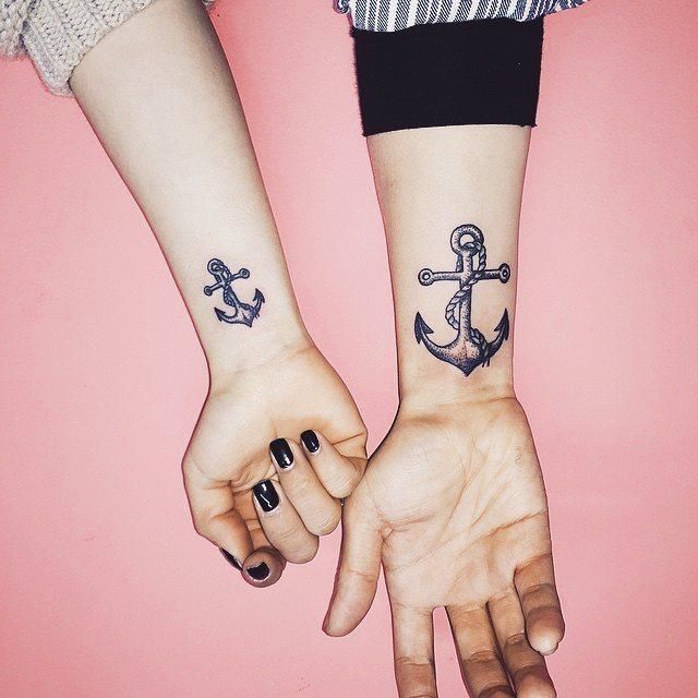 Tatuagem de casal de âncora