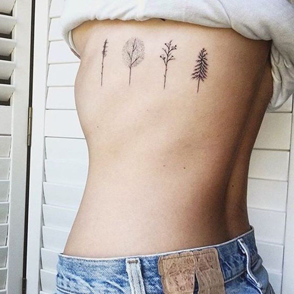 Tatuagem minimalista na costela