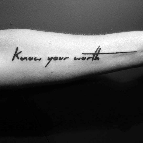 Tatuagens masculinas no braço de frases 2021