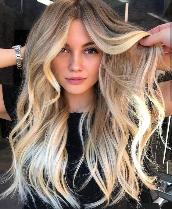 cabelo loiro longo com luzes