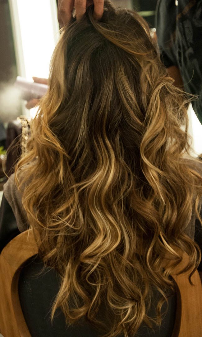 cabelo longo castanho com luzes