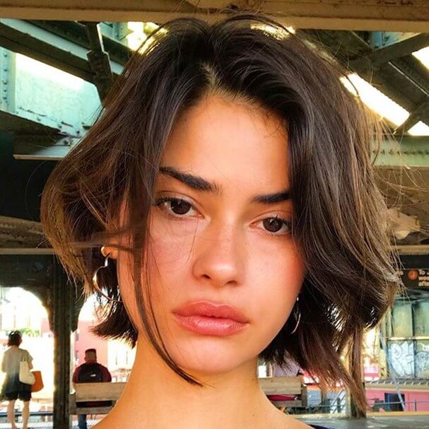 corte short bob para rosto redondo