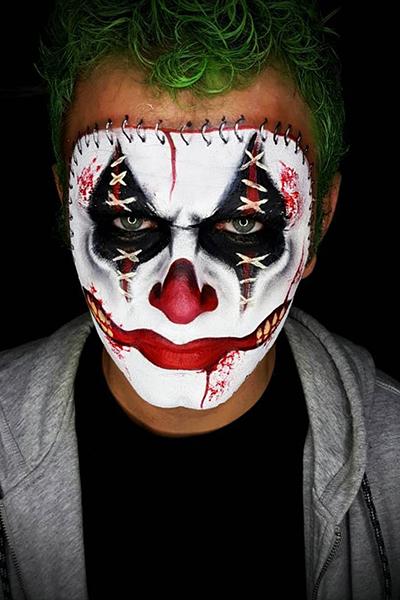 homem com maquiagem de coringa
