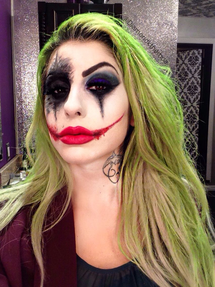 mulher com maquiagem de coringa
