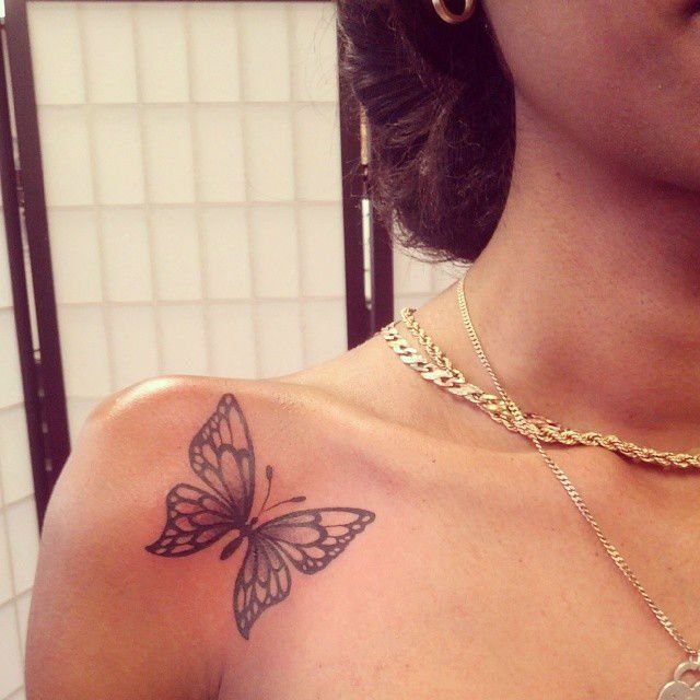 tatuagem no ombro de borboleta 2021 tatuagem no ombro de borboleta