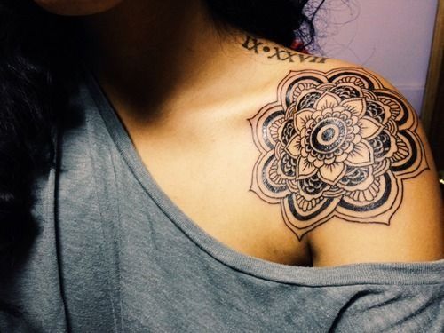 tatuagem no ombro de mandala 2021