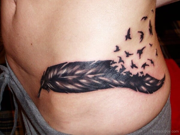 Tatuagem de dente de leão na barriga feminina Tatuagem de dente de leão na barriga feminina