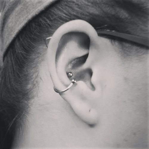 piercing na orelha inner conch