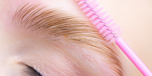 brow-lamination-em-casa-passo-a-passo-maquiagem-1024x768
