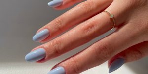 Unhas azul claro