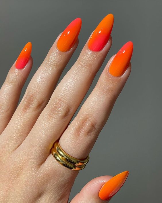 manicure luxuosa de cor laranja