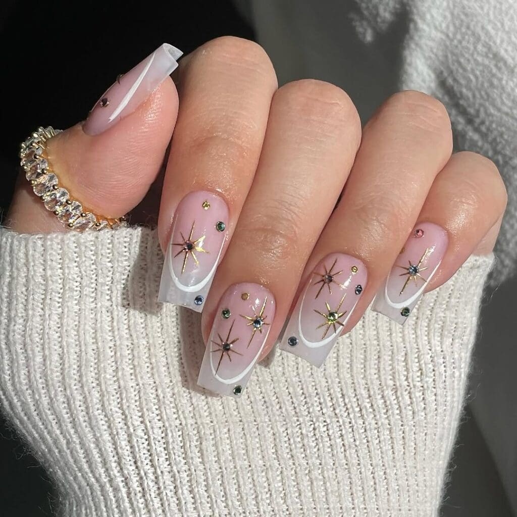 unhas com estrela com pedrarias