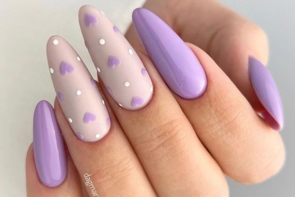 unhas decoradas lilás