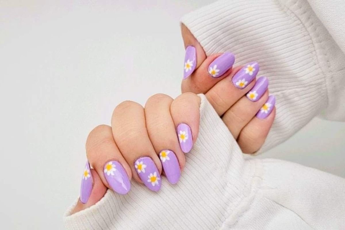 unhas decoradas lilás