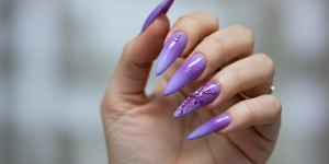 unhas de gel lavanda