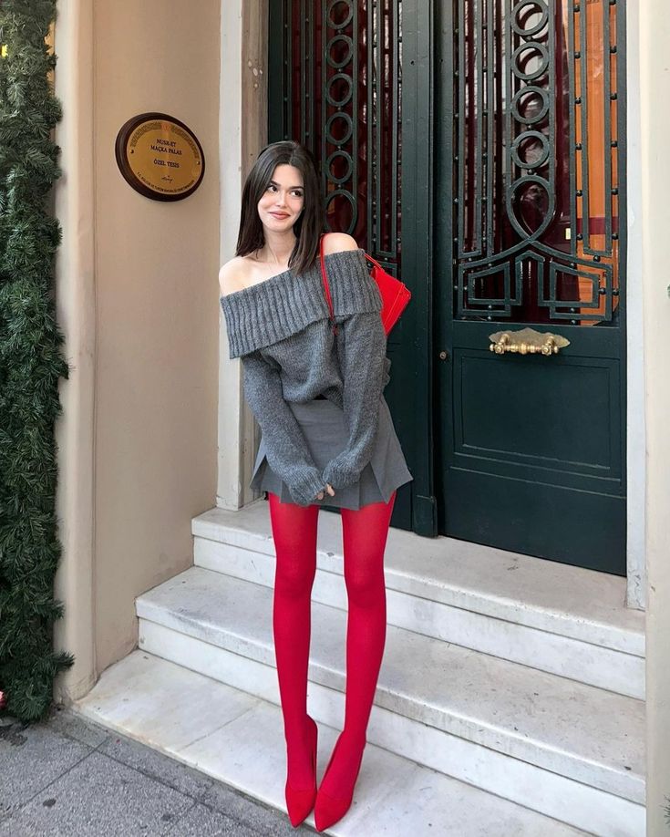 meia-calça colorida com vermelho