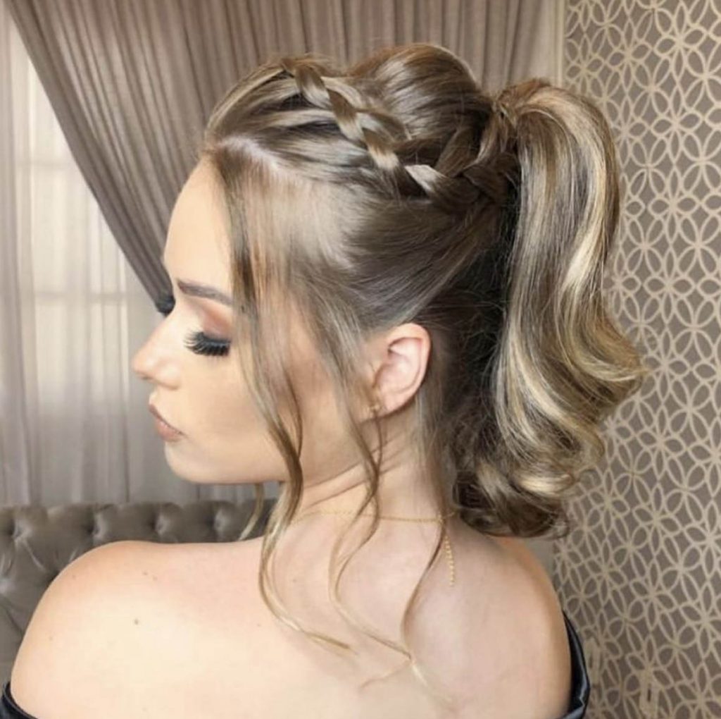 penteado cabelo curto rabo de cavalo no topo
