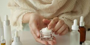 Adeus pele ressecada: 5 macetes que vão mudar seu skincare no inverno