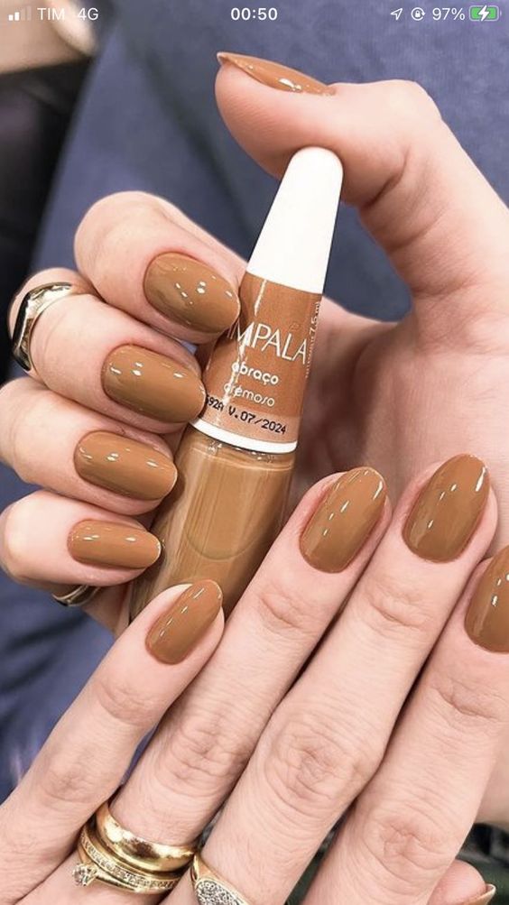 Café com leite - Esmalte Abraço cremoso - Impala (Pinterest)