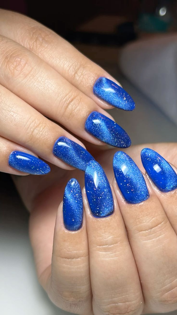 Unhas magnéticas azul (Pinterest)