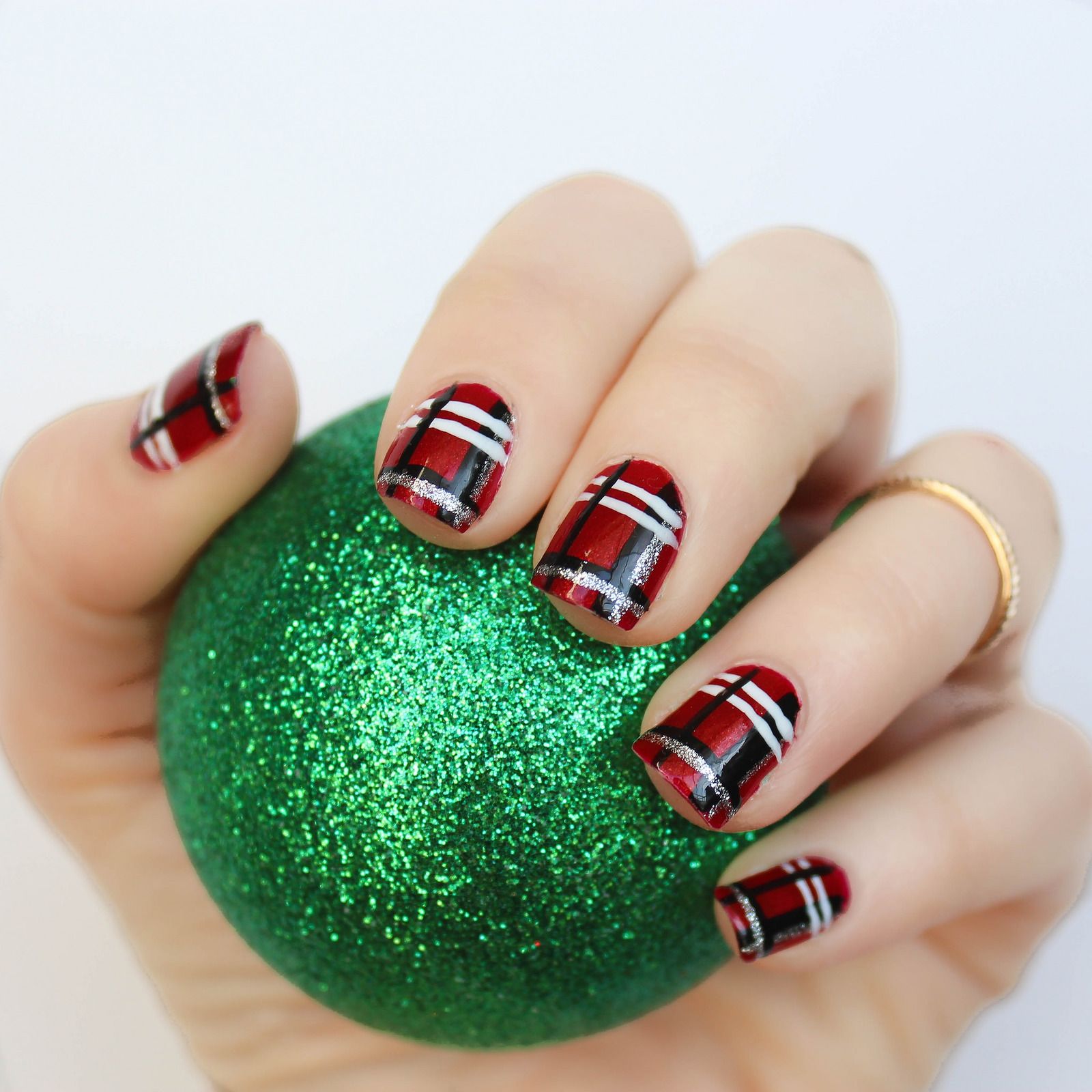 xadrez natalino em unhas