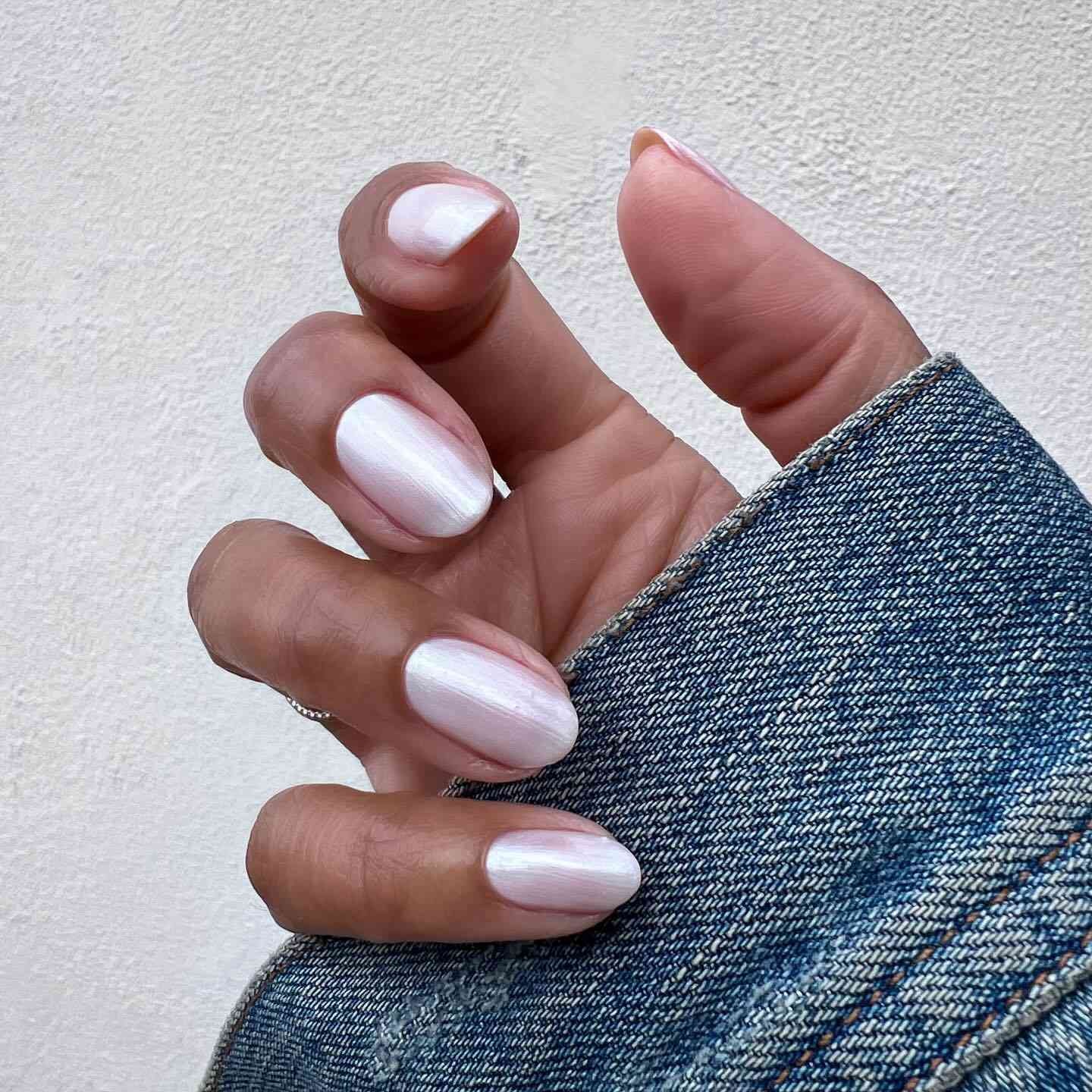 unhas peroladas clássicas