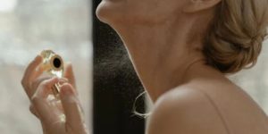 5 perfumes do Boticário queridinhos das mulheres maduras de 50+ que elevam a autoestima