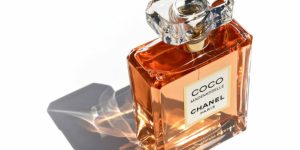 5 perfumes nacionais poderosos que impressionam e são parecidos com o Chanel Coco Mademoiselle