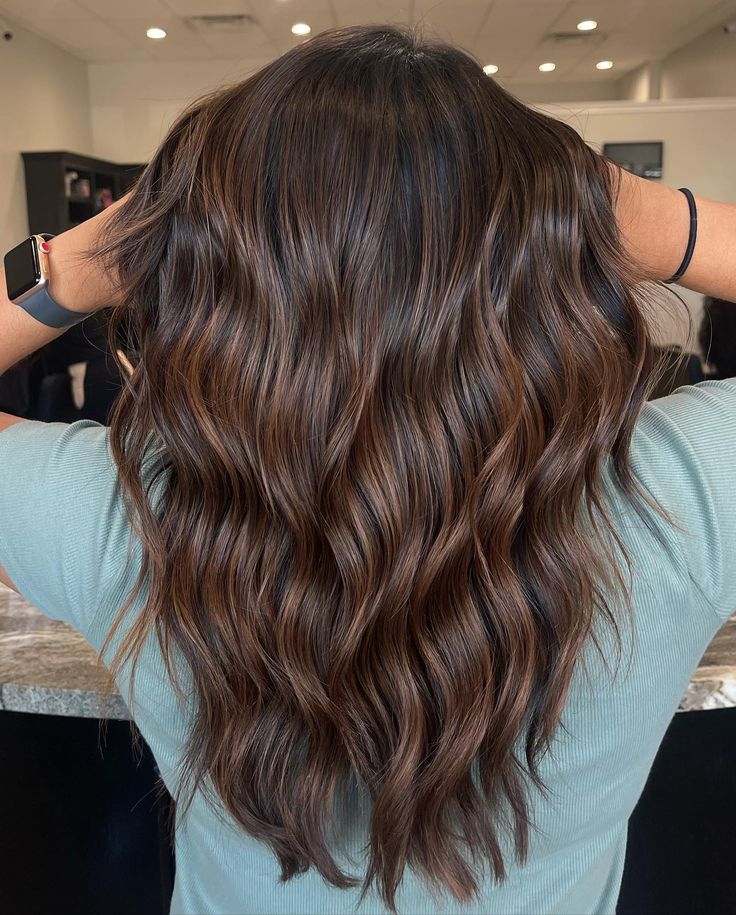 Balayage para morenas em tons chocolate