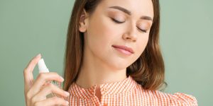 Segundo psicólogos, o uso diário de perfumes afeta as mulheres - mas para melhor