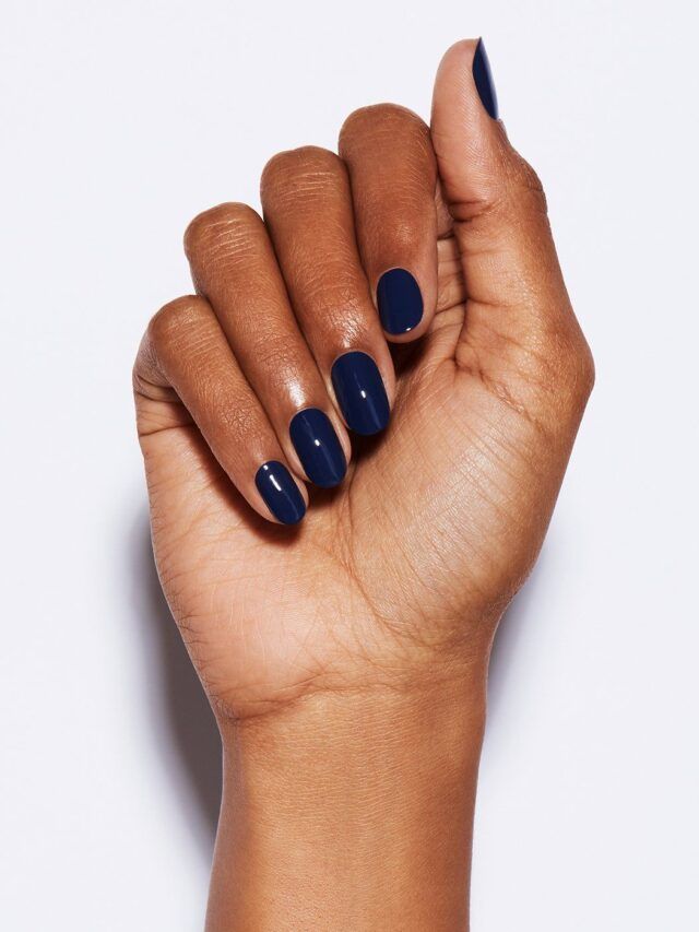 Unhas curtas Azul Marinho| Foto: Pinterest