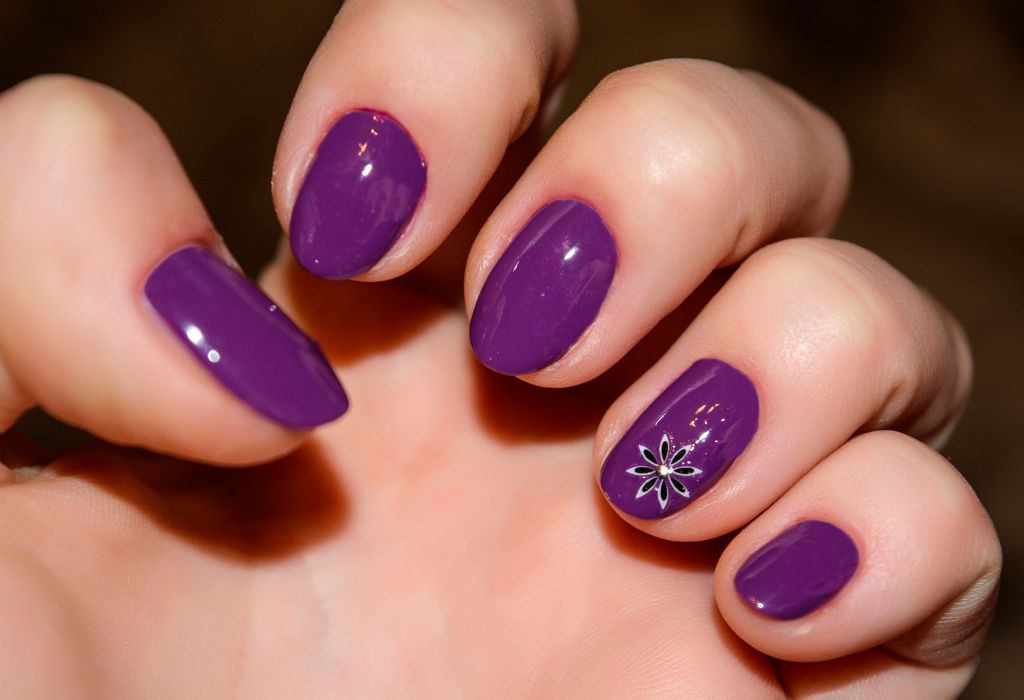 cores de Unhas fora de moda 2025 roxo escuro