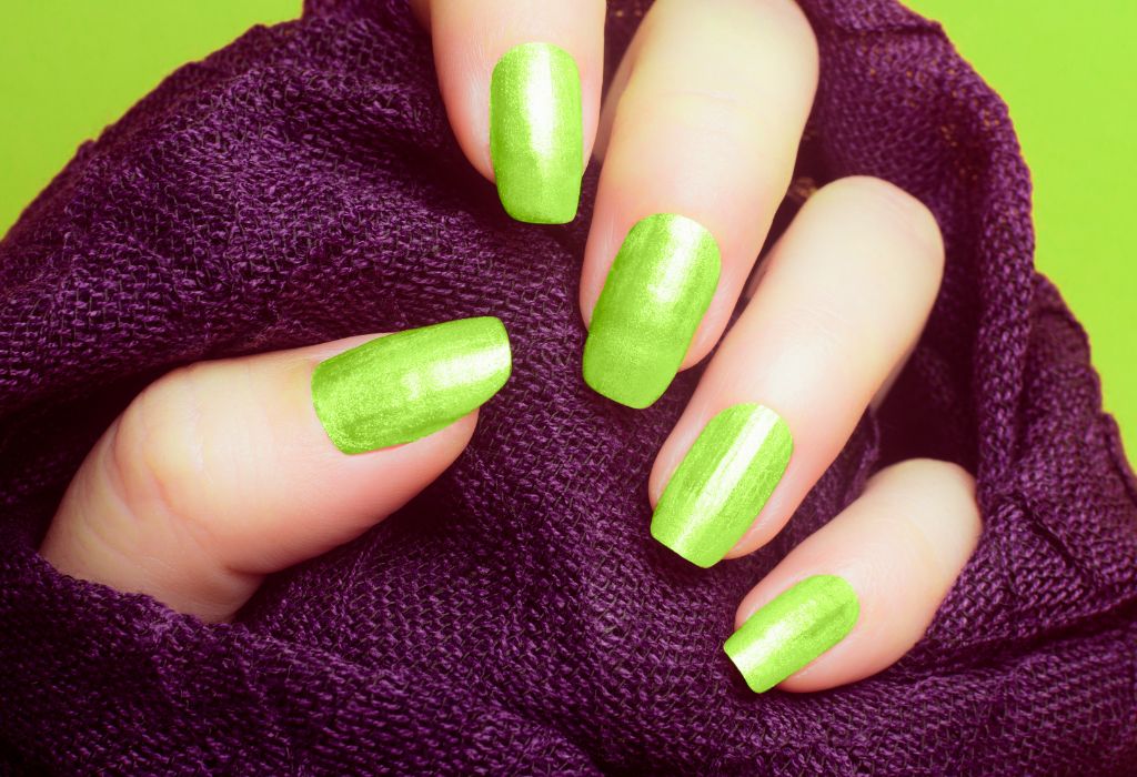 cores de Unhas fora de moda 2025 verde neon