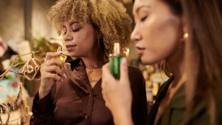 Top 4 perfumes da Natura que estão em alta e garantem fixação o dia todo