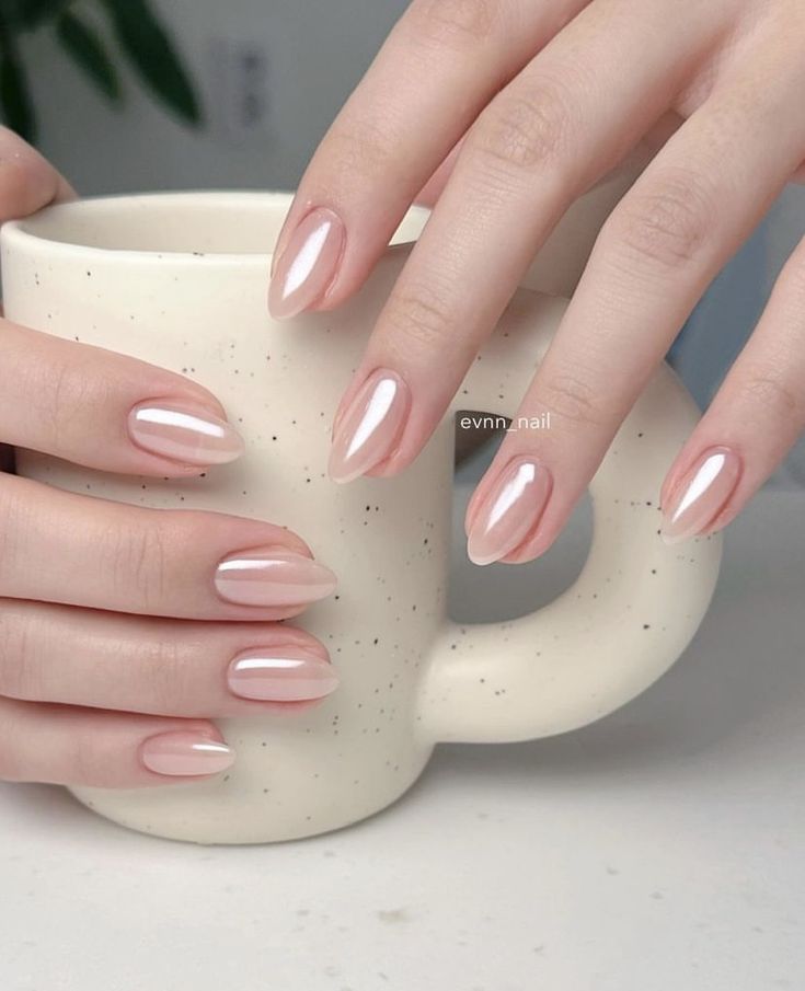 Unhas de mulher rica Gelly Nails translúcida
