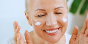 Cremes Faciais Econômicos para Mulheres Maduras