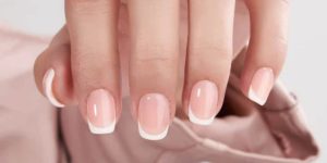 Minimalismo em alta: pequenos detalhes que vão elevar o estilo das suas unhas decoradas