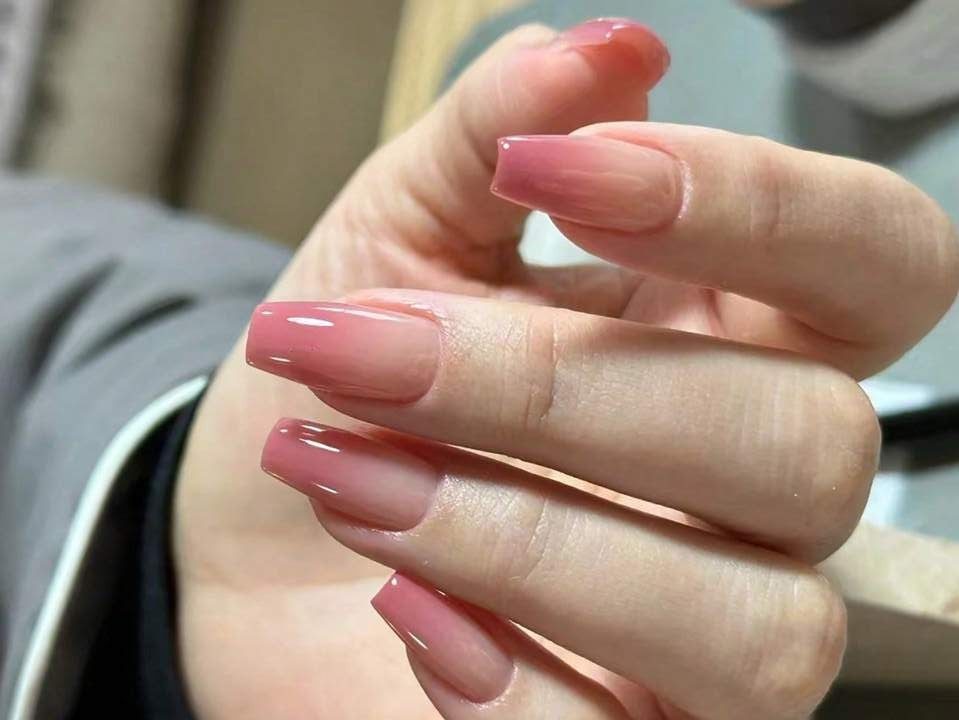 Unhas rosa para o outono