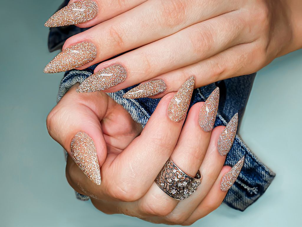 Melhores alongamentos para unhas fracas e quais evitar