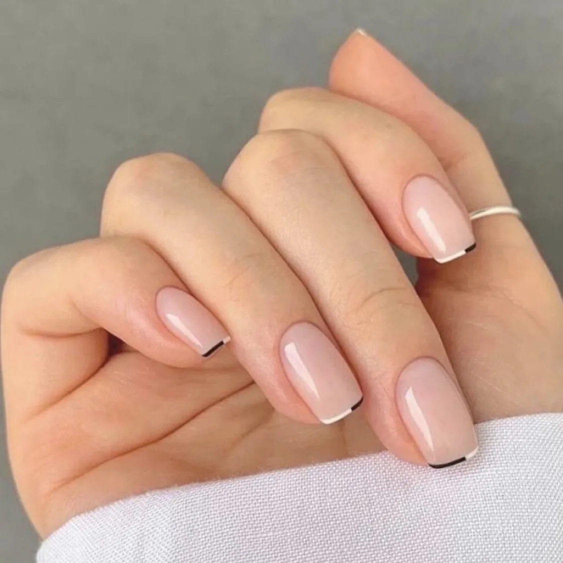 unhas francesinha de design moderno